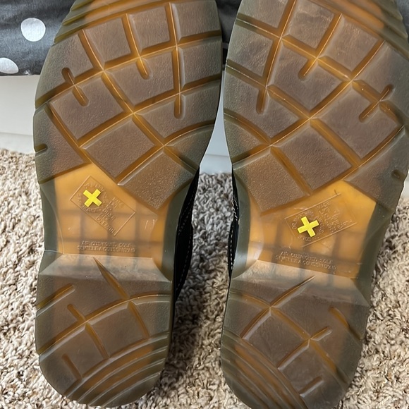 Dr. Martens (NWOT) - Picture 2 of 5